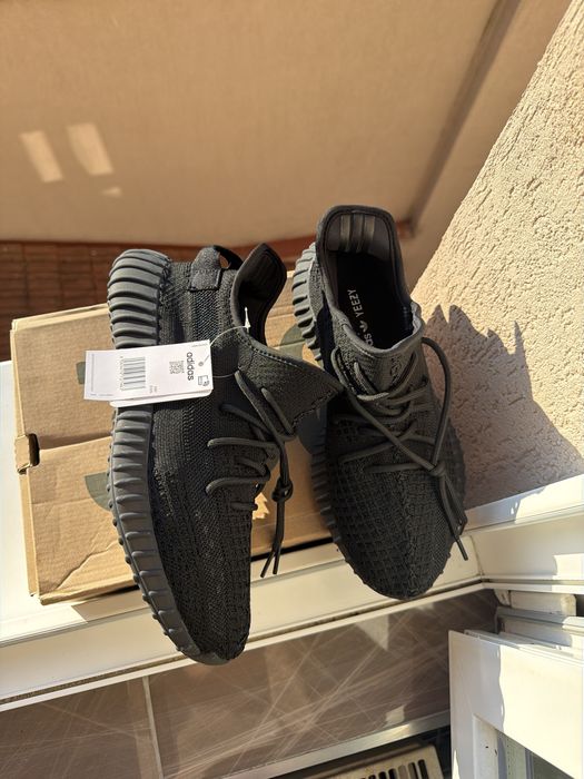 Yeezy 350 Onyx