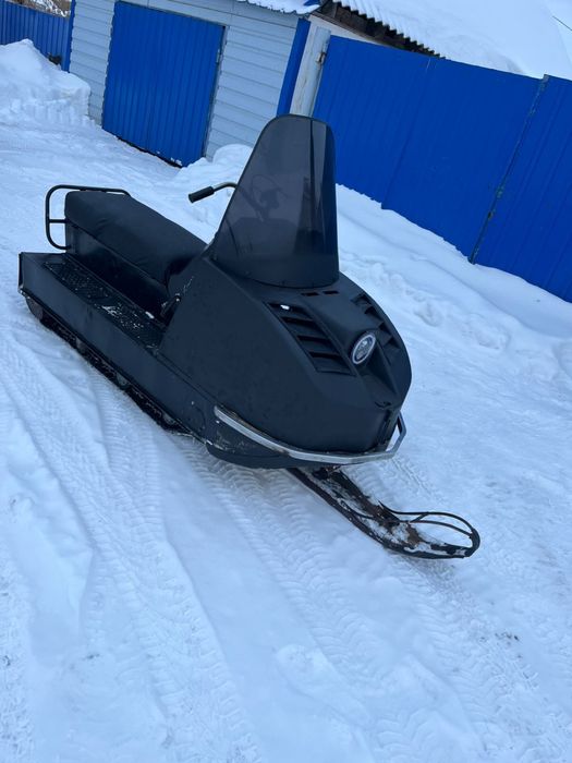 Продам снегоход буран