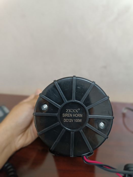 7 xil ovozli.gapirsa boʻladi. 12 V li akumlyatorga ishlaydi.