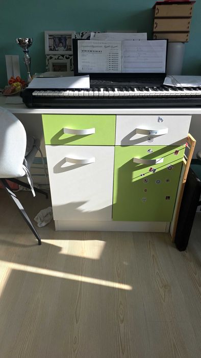 Бюро за детска стая