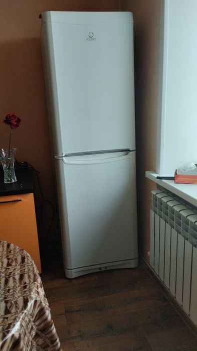 Холодильник Indesit