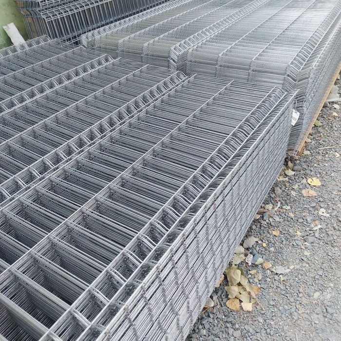 Meseriasi in constructii garduri de peste 10 ani, construim începând de la garduri din sipca metalica, panouri stil jaluzele, tabla cutata, plasă bord