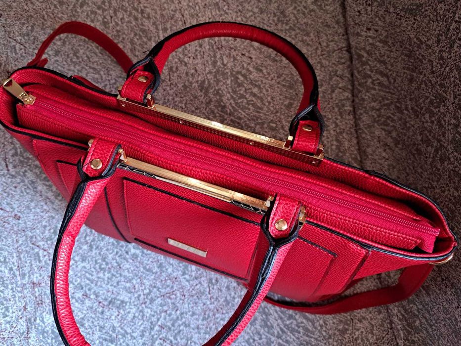 Кожаная сумка красная