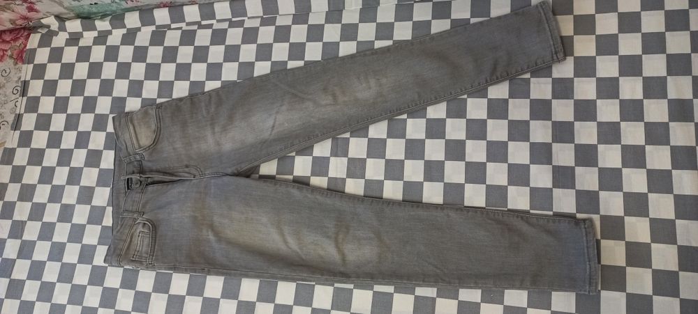 Продам джинсы на мальчика