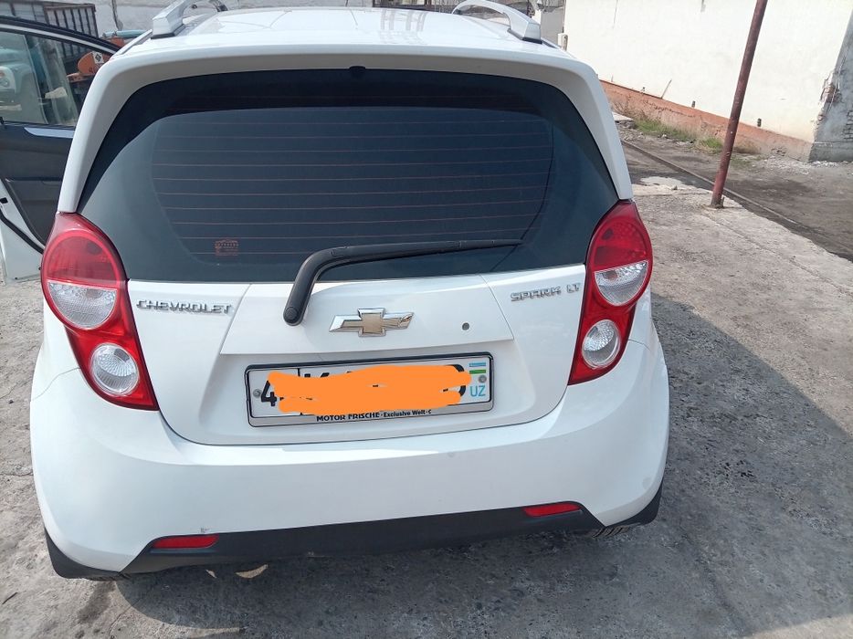 Продаю машину спарк автомат