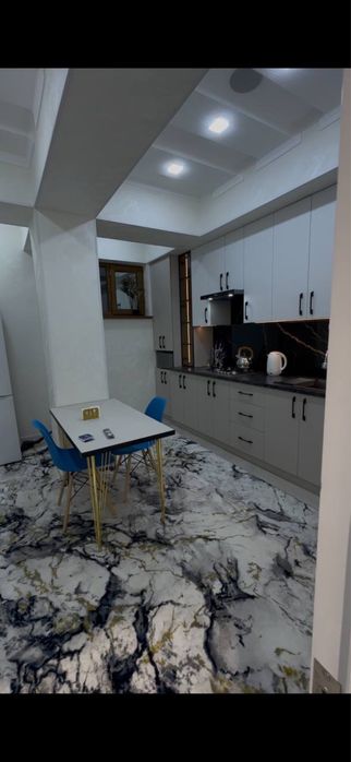 Buxoro shaxarda Joylashgan 2 xonali Hi Tech IJARAGA BERILADI