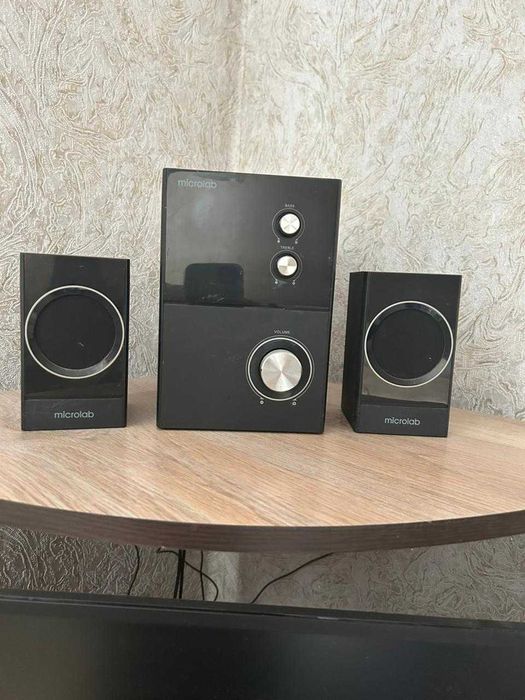 Продам компьютерный стол вместе с компьютером все работает