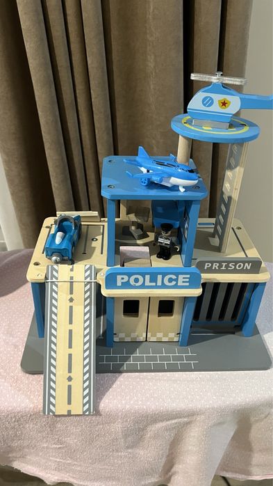 Дървена полицейска станция