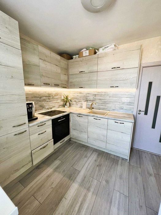 Дава се под наем Тристаен апартамент в Бургас, Лазур - 65 кв.м за 2805 € - Снимка #1