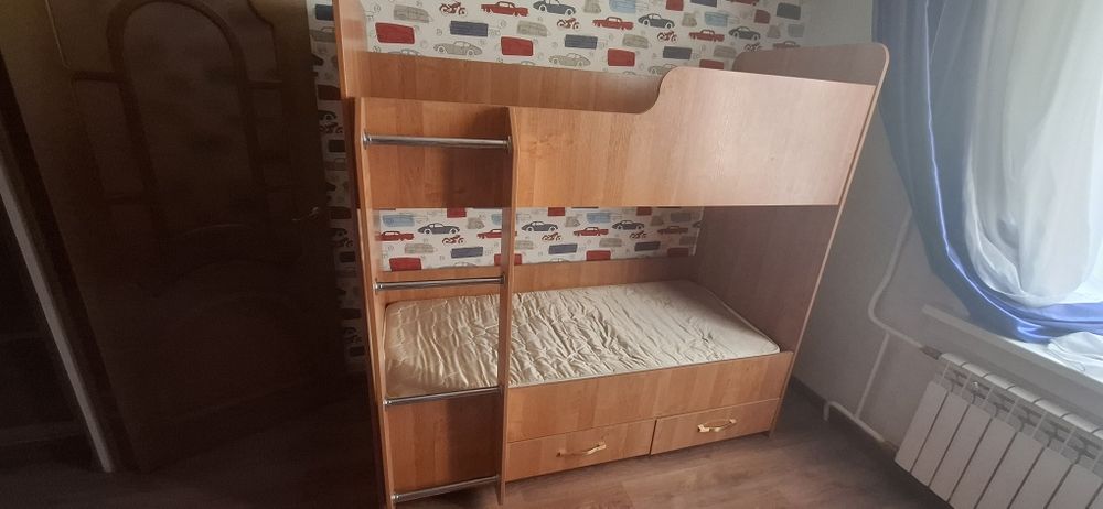 Двухярусная детская кровать