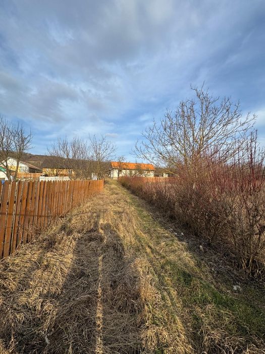 Casa la rosu intrare Schitu Duca