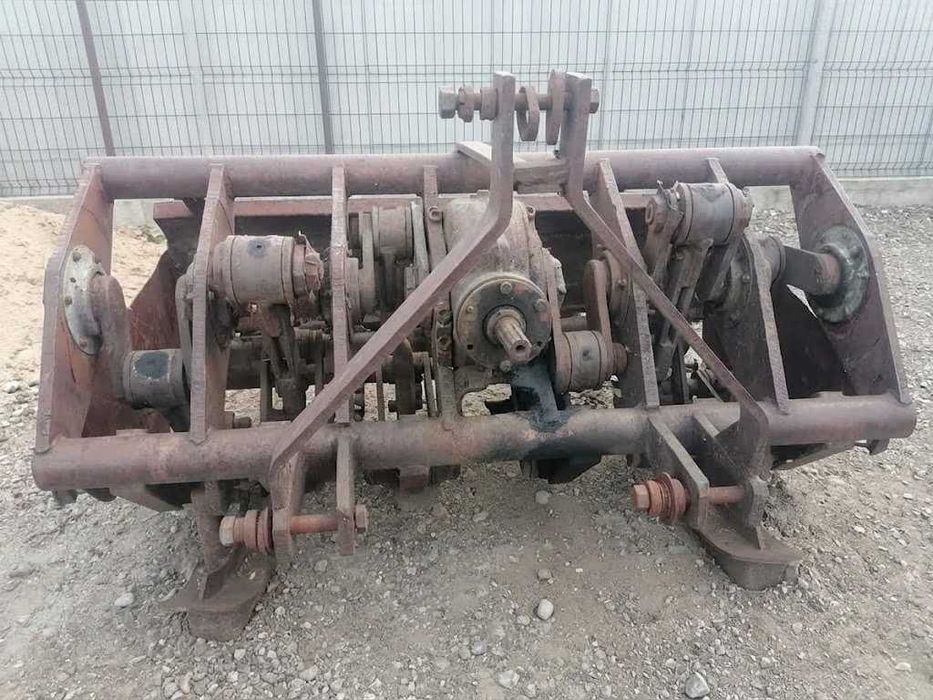 Tractor VR 445 cu plug de vie și săpătoare (FALC)