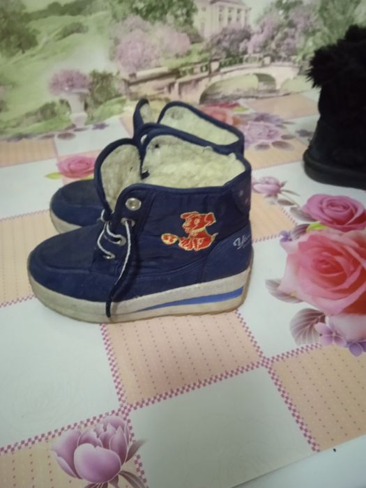 Продам ботинки зимние 27 размера.