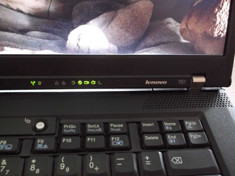 Продавам Лаптоп LENOVO Т61 за части