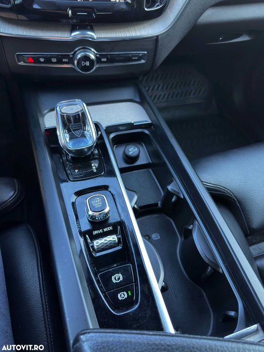 Volvo XC60 - INSCRIPTION-B4 diesel Mild-hybrid-2020-AWD-CUTIE AUTOMATĂ