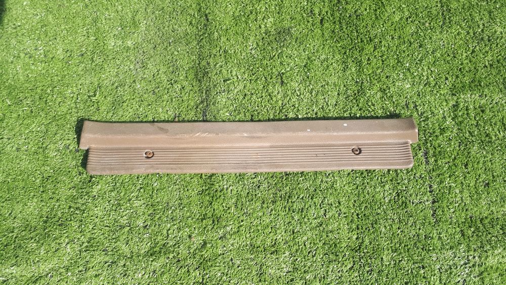 Запчасти на audi 80. Пластиковые.