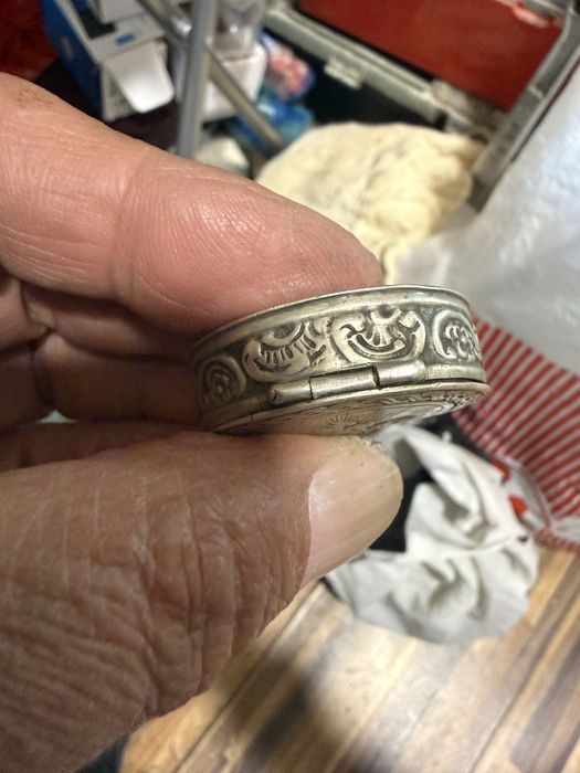 старинна сребърна кутийка за хапчета