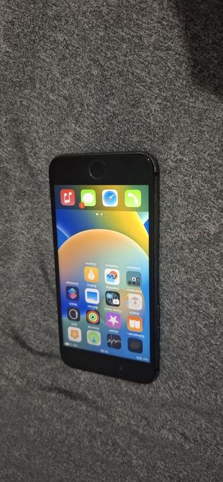 iPhone  8  64gb.