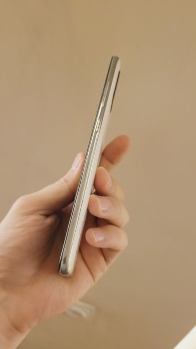 Galaxy A51 4/64 holati rasmda krsatilgan