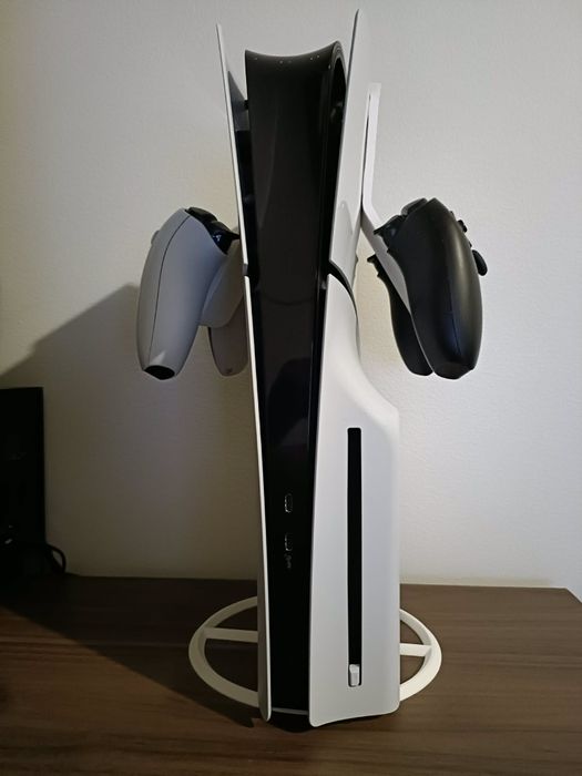 Suport vertical PS5 cu 2 suporturi pentru controllere