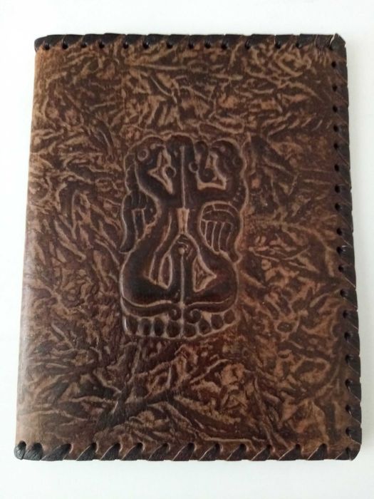 Калъф за тефтер или книга от естествена кожа.