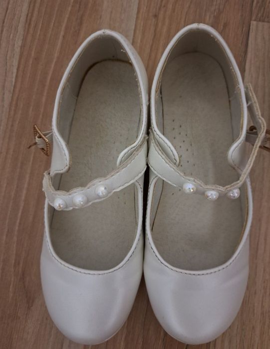 Обувки и сандалети 32 номер