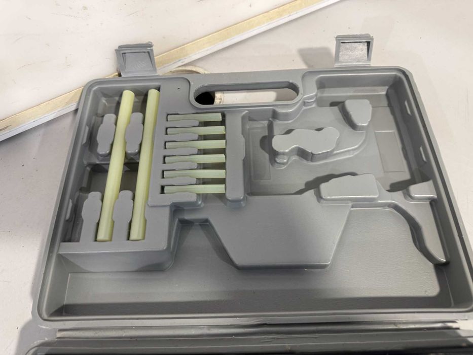 Пистолет за топъл силикон