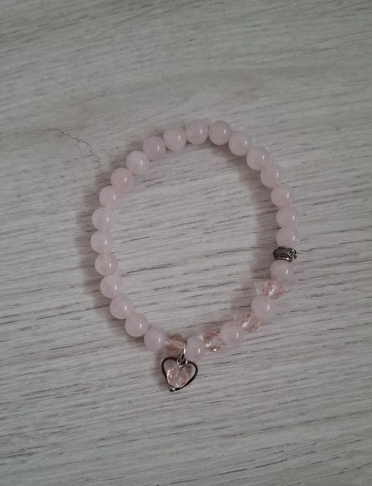 розова гривна с розов кварц и сърце