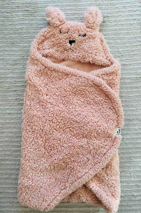 Детски дрехи на различни марки и различни размери