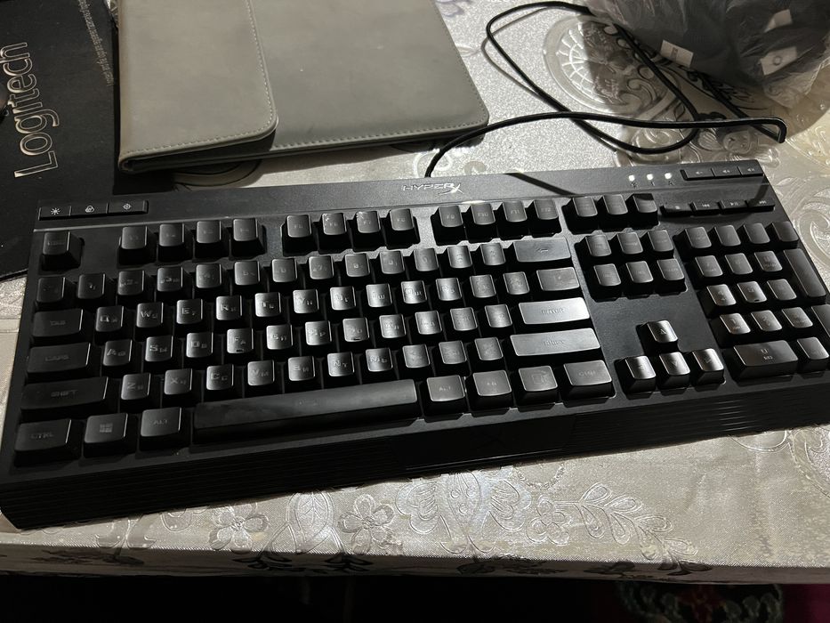 Продам кейкапы HyperX Alloy Core RGB