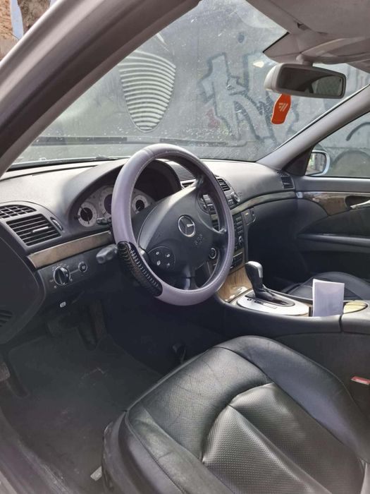Продава се Мерцедес Е270
