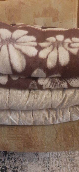Продам одеяла  верблюжья  шерсть.  Очень тёплые.