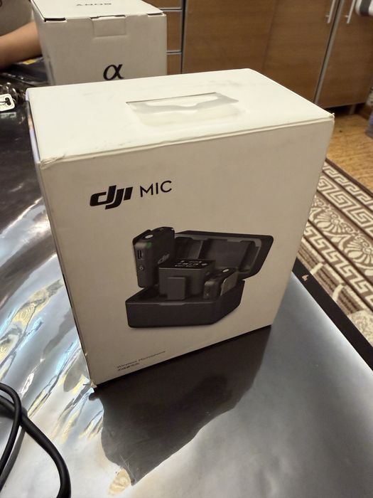 Микрофон DJI Mic (2TX + 1RX + Charging Case) черный