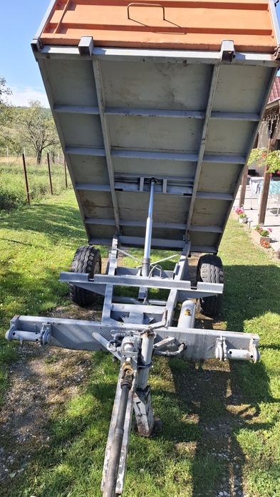Remorcă tractor basculabila