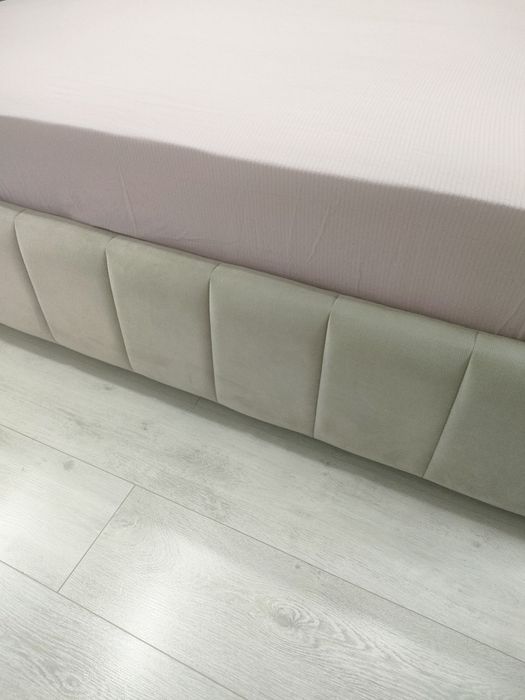 Срочно продам кровать с тумбочками