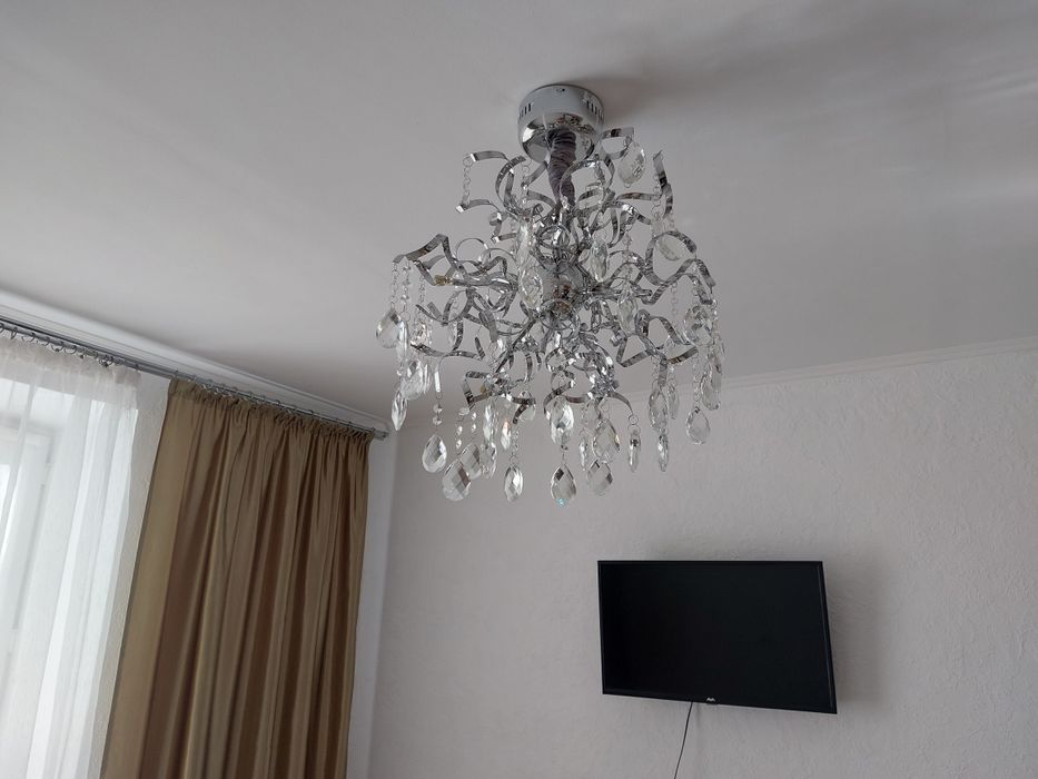 Люстра. В отличном состоянии