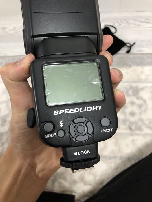 Canon 1300D фотоаппарат