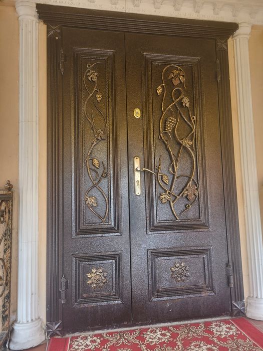 Продам входную дверь