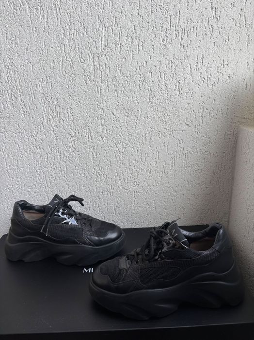 Vand adidasi Musette