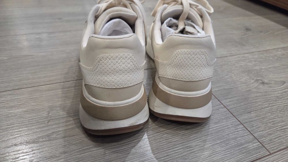 Продавам дамски кожени кецове ZARA