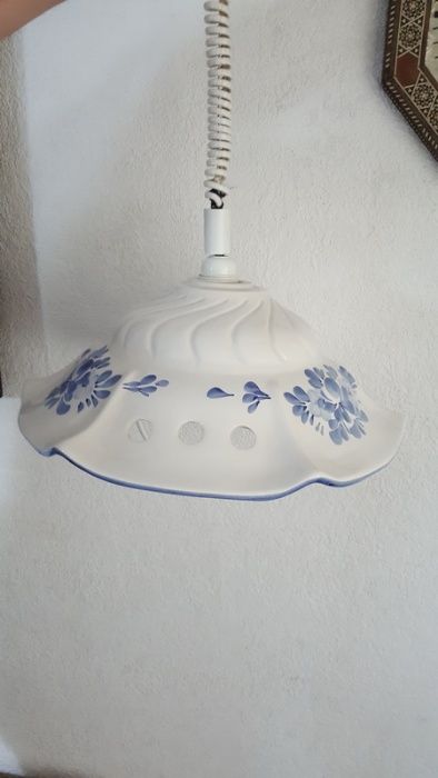 Масивен порцеланов лампион с асансьор и настолна лампа