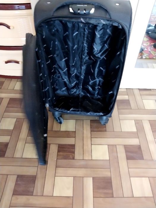 Продам срочно чемодан