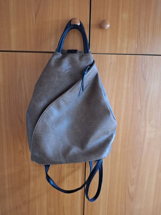 Дамска кожена раница