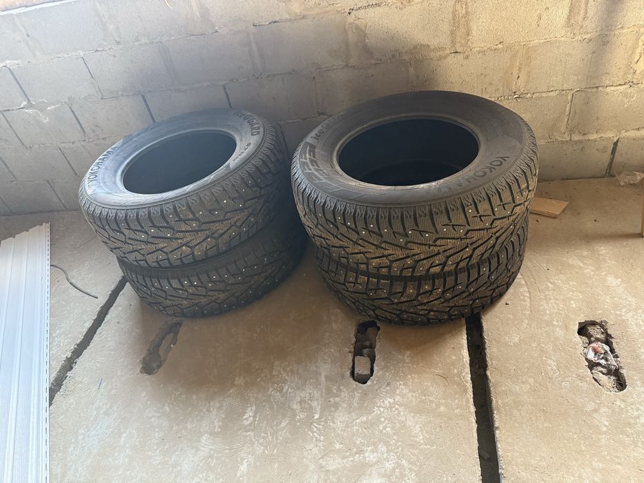 Продам резину шипованую