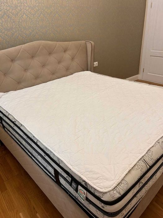 Продам двуспальную кровать.