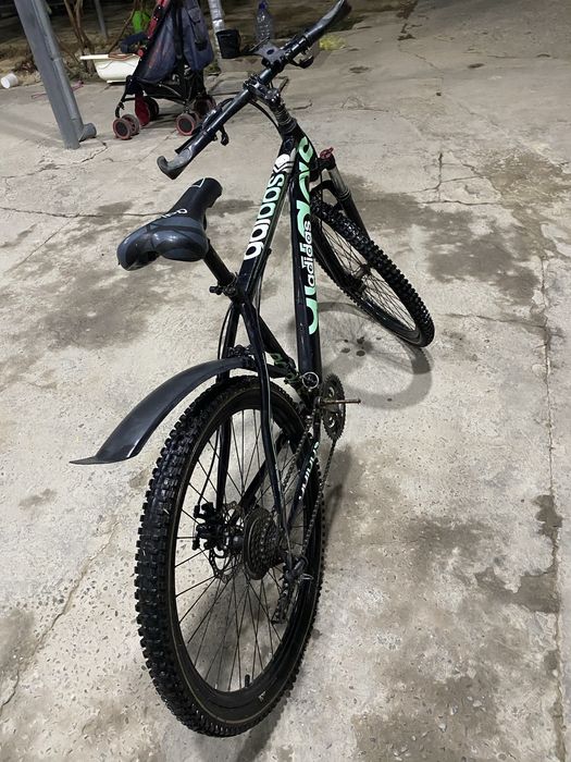 Velosiped adidas 26 pedal bn oldi kamera qoyish kere faqat