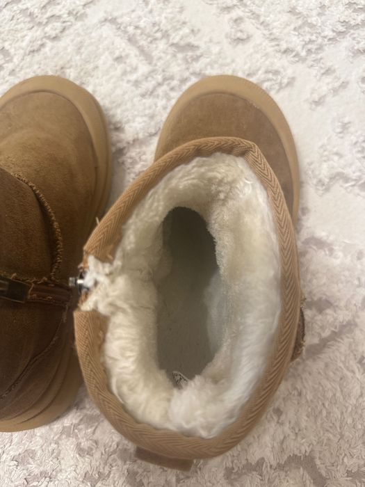 Продам угги новые