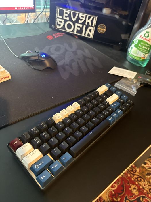 Custom клавиятура сини суитчове