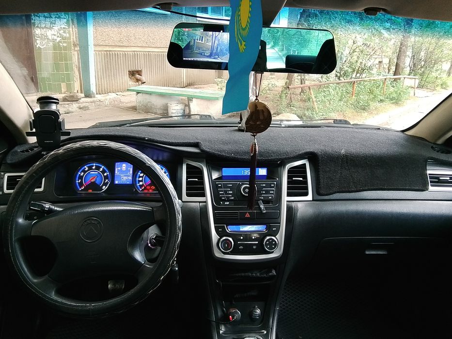 Автомобиль Geely SC7