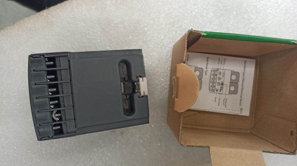 Електронно реле 0,5 A 6A 24V AC Schneider